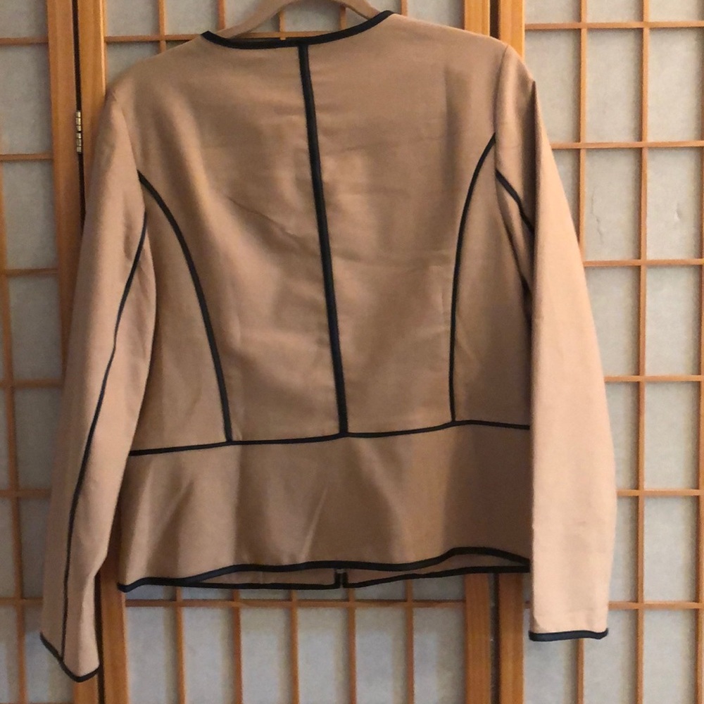 Short women’s jacket